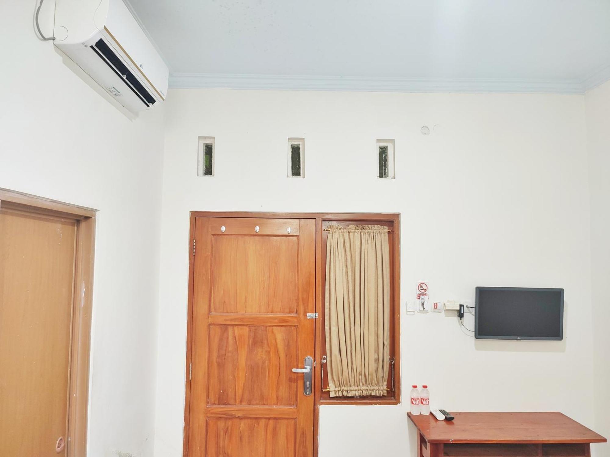 Happy Syariah Hotel Near Jombor Mitra Reddoorz Sleman  Esterno foto